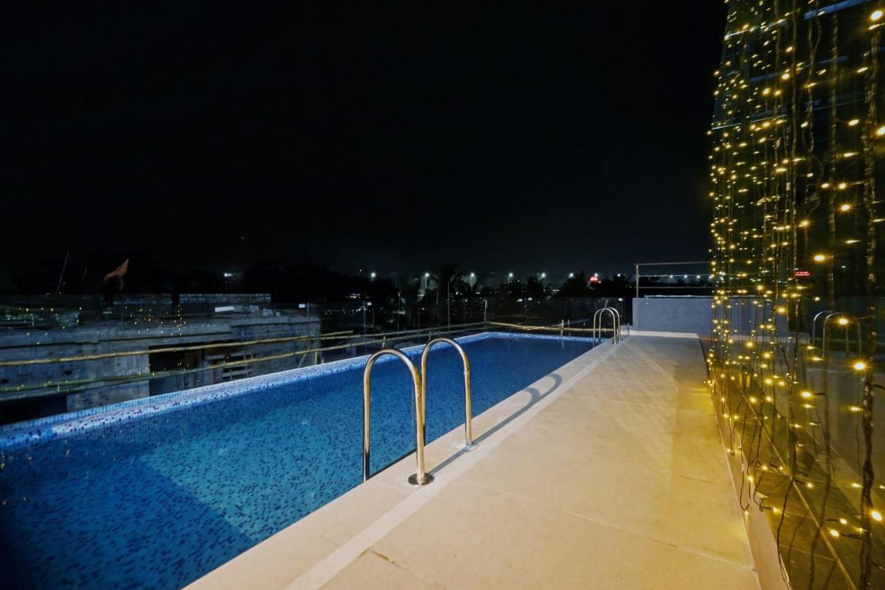 Super Townhouse Oak Hillside Aqua Hotel Khandagiri Exterior photo
