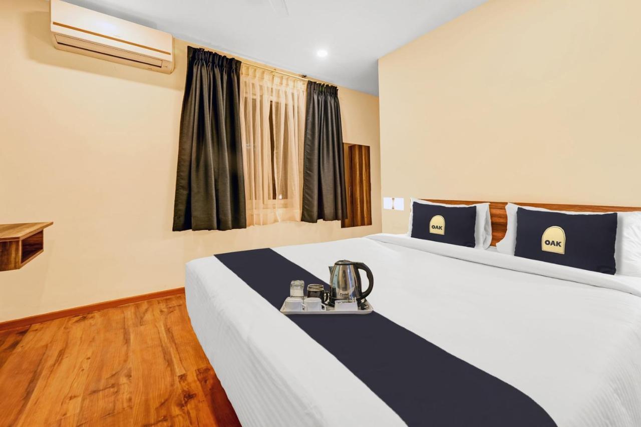 Super Townhouse Oak Hillside Aqua Hotel Khandagiri Exterior photo