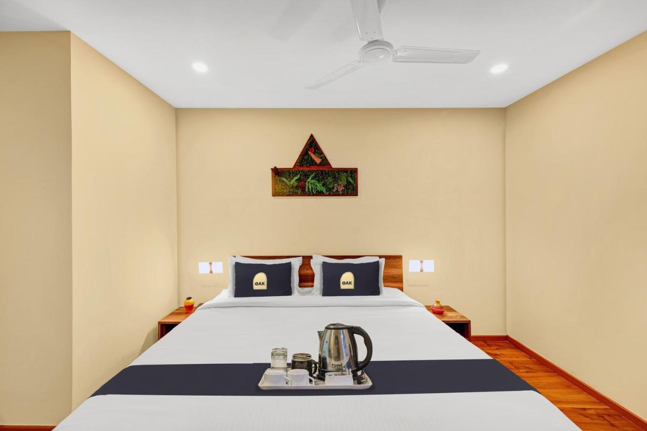 Super Townhouse Oak Hillside Aqua Hotel Khandagiri Exterior photo